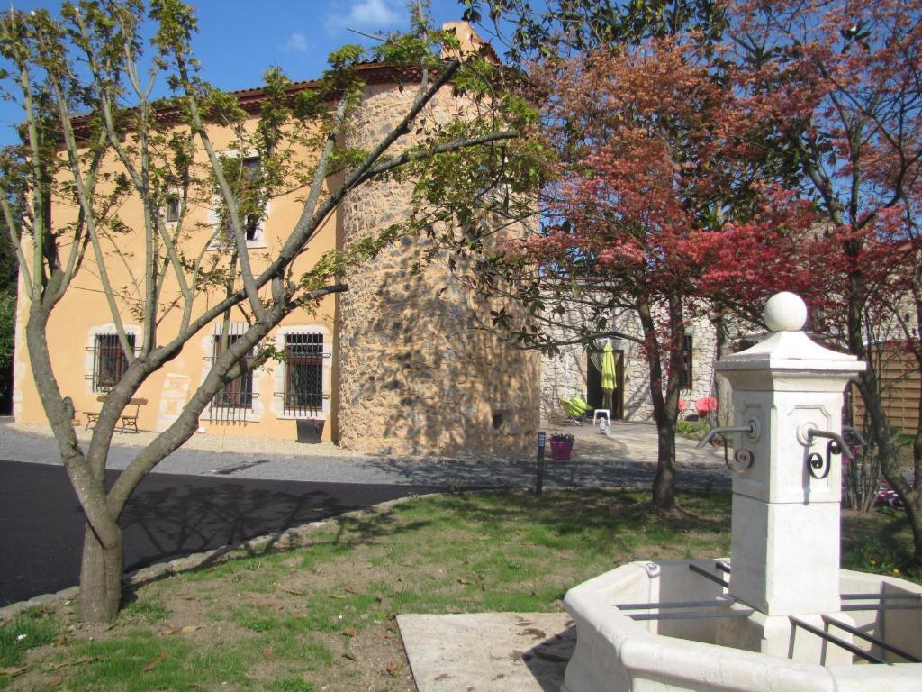 Chateau Des Aiguilles Saint-Remy-de-Chargnat Ngoại thất bức ảnh